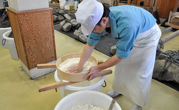 食感にもこだわり抜くからこそ、人の心を動かすお砂糖が出来る。